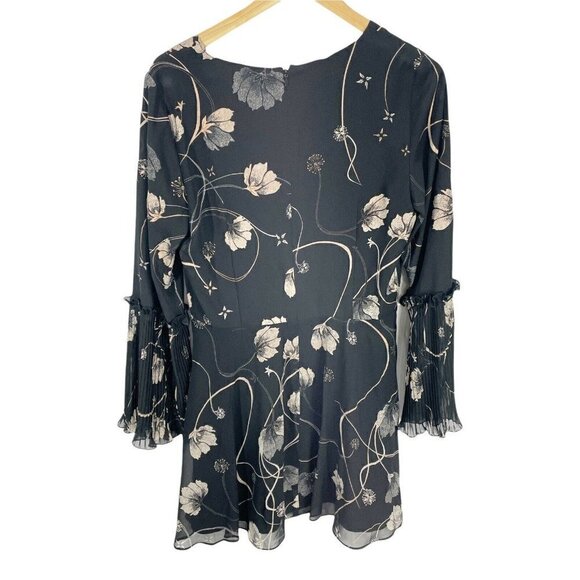 Chelsea28 Black Floral Bell Sleeve Dress Sz M V-neck Fit & Flare Zip Back - Picture 2 of 5